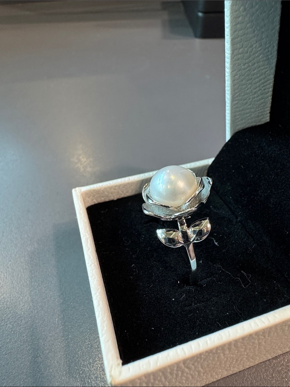 Rose& petal adjustable fashion ring